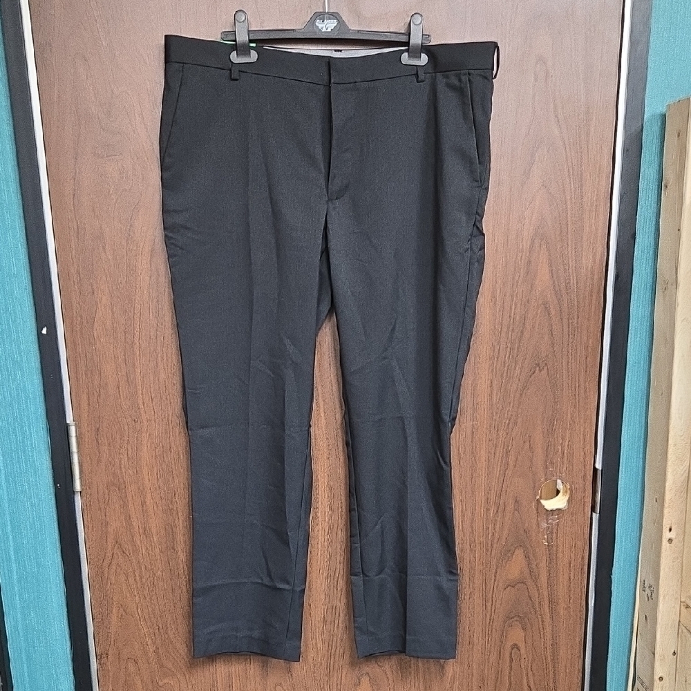 Van Heusen Size 38x30 Black Slim Fit Dress Pant